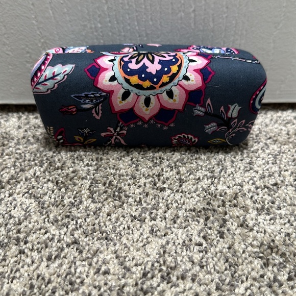 Vera Bradley Sun Glasses Case & Lense Cloth - Picture 4 of 4